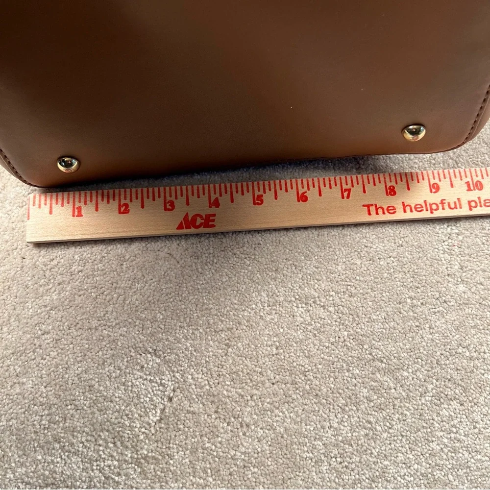 Isaac Mizrahi Brown Bucket Bag Cinch Top Camel Color Ribbed
